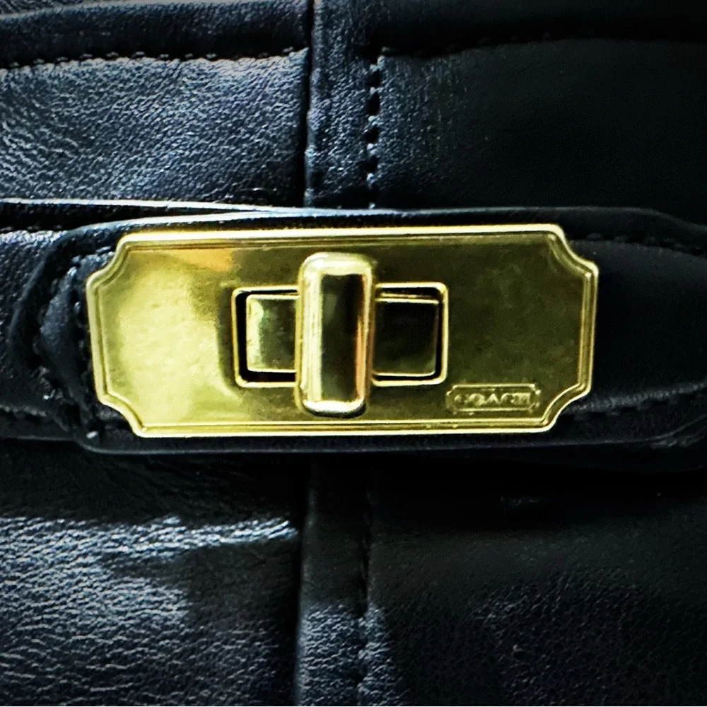 Vintage style Y2K Coach Black soft Leather Shoulder Bag with Gold Accents - Picture 12 of 17